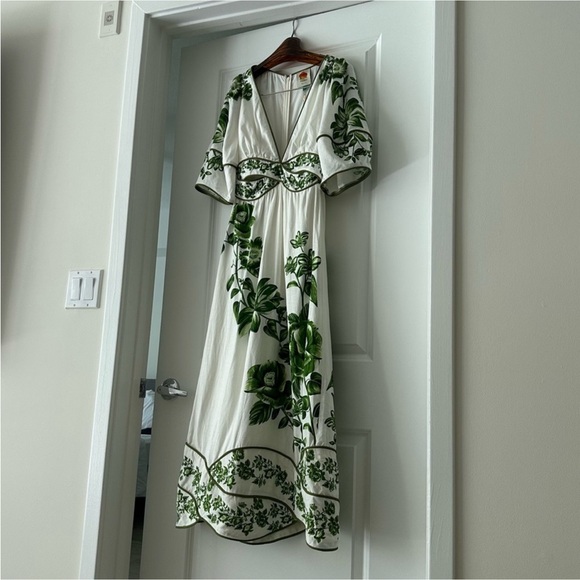 Farm Rio: Off-White Green Floral Cascade Lenzing™ Ecovero™ Euroflax™ Midi Dress - Picture 5 of 11